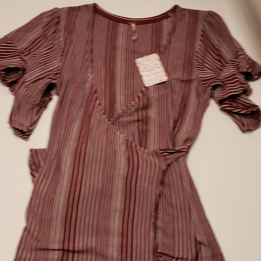 SOLD! Free People Wrap Around My Finger Top Wine - Picture 4 of 4